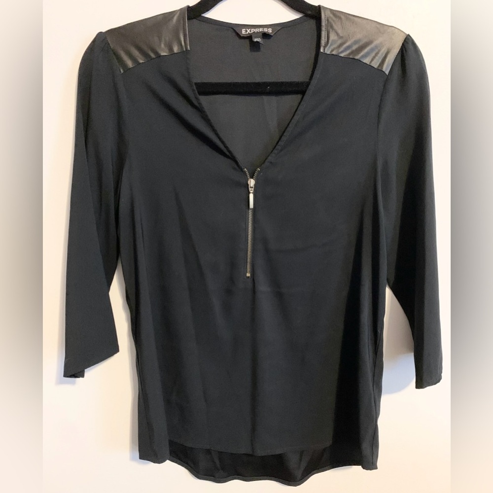 Black 1/4 sleeve blouse with zipper